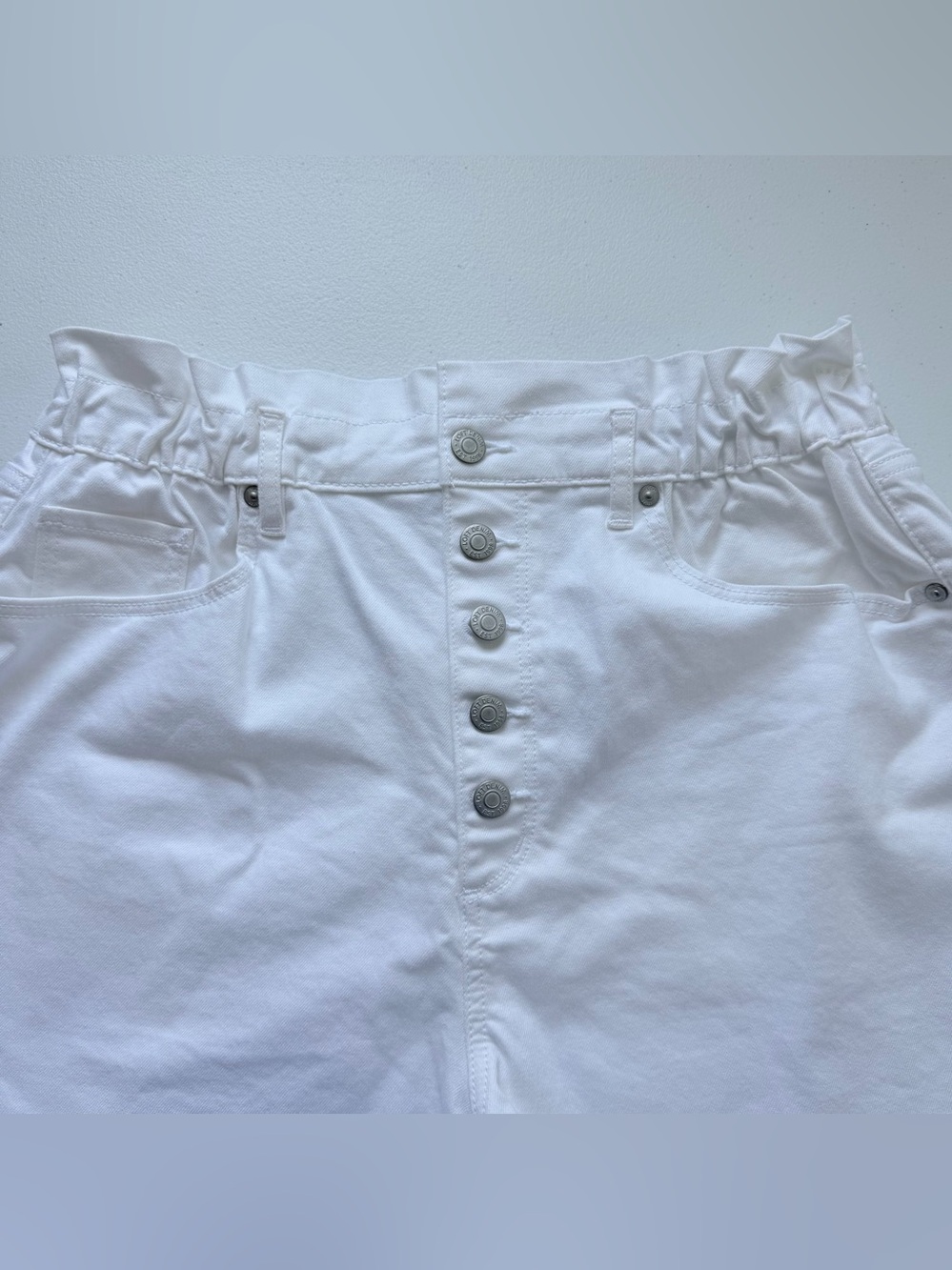 LOFT Extra High Rise
White Jean Shorts Button Fly
Elastic Waist Sz 12 NWT - Picture 3 of 8